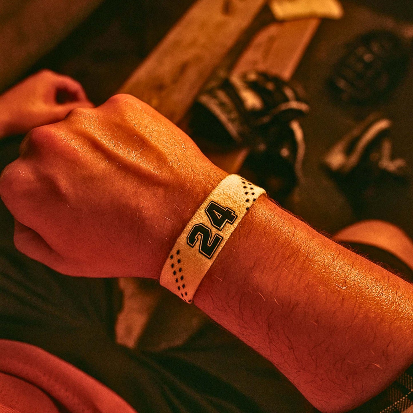 GAMECODE Armband mit Trikotnummer
